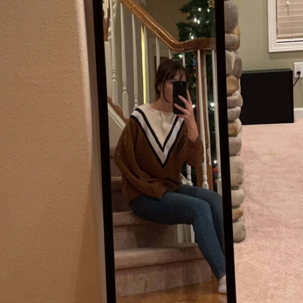 Size M Crewneck